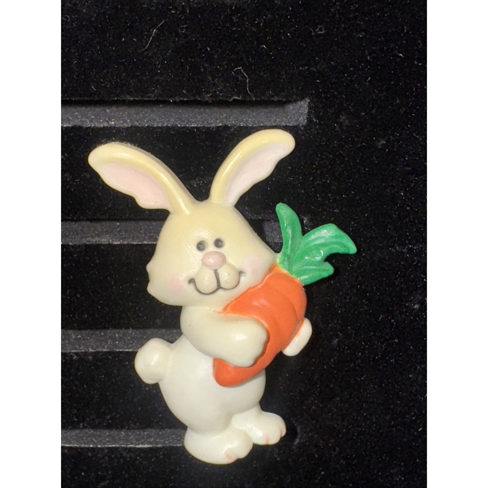 Vintage Easter Bunny Rabbit Holding Carrot‎  Pin On Original Header Card #9885